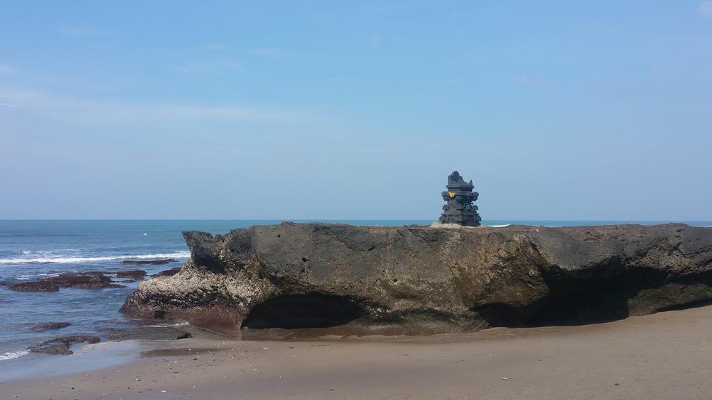 Base Guest House Canggu Buitenkant foto