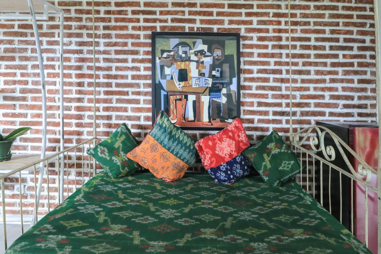 Base Guest House Canggu Buitenkant foto