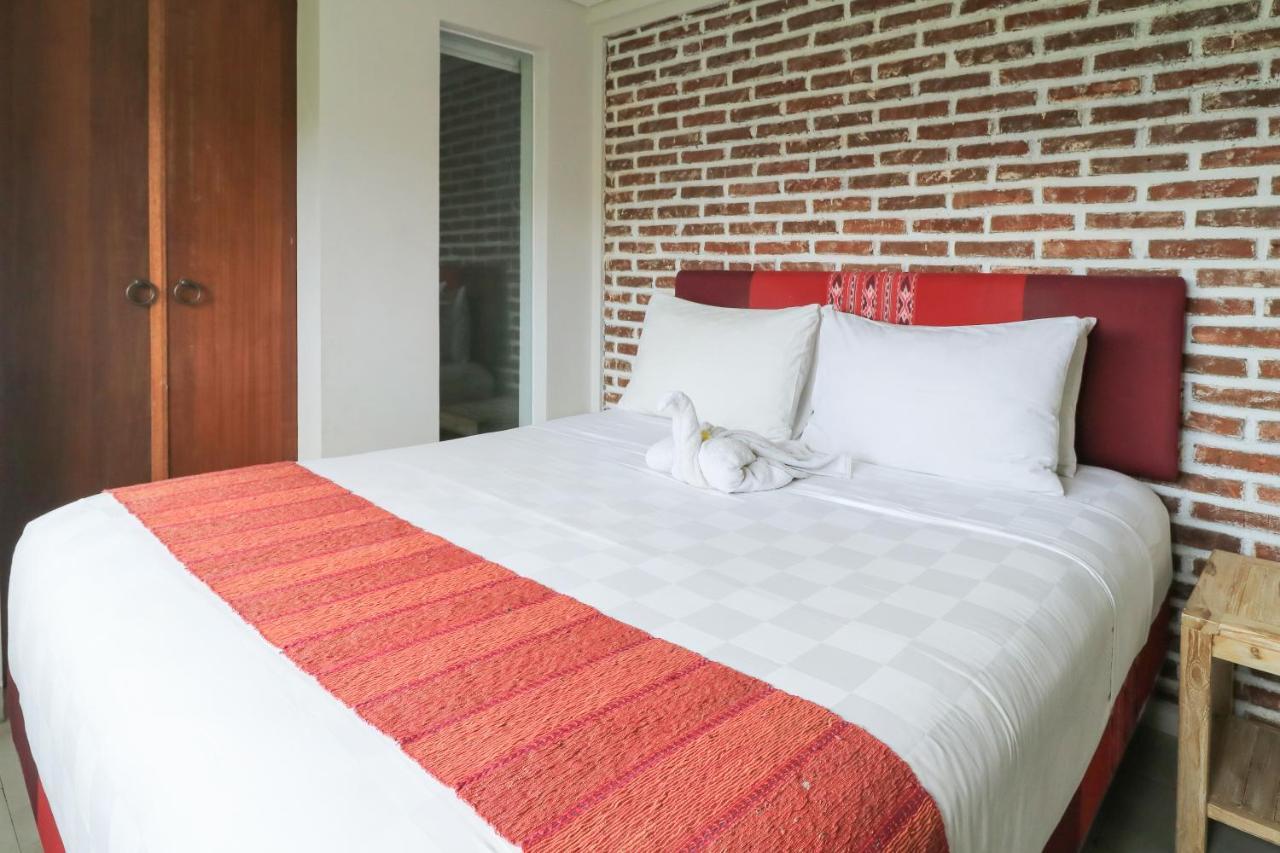 Base Guest House Canggu Buitenkant foto