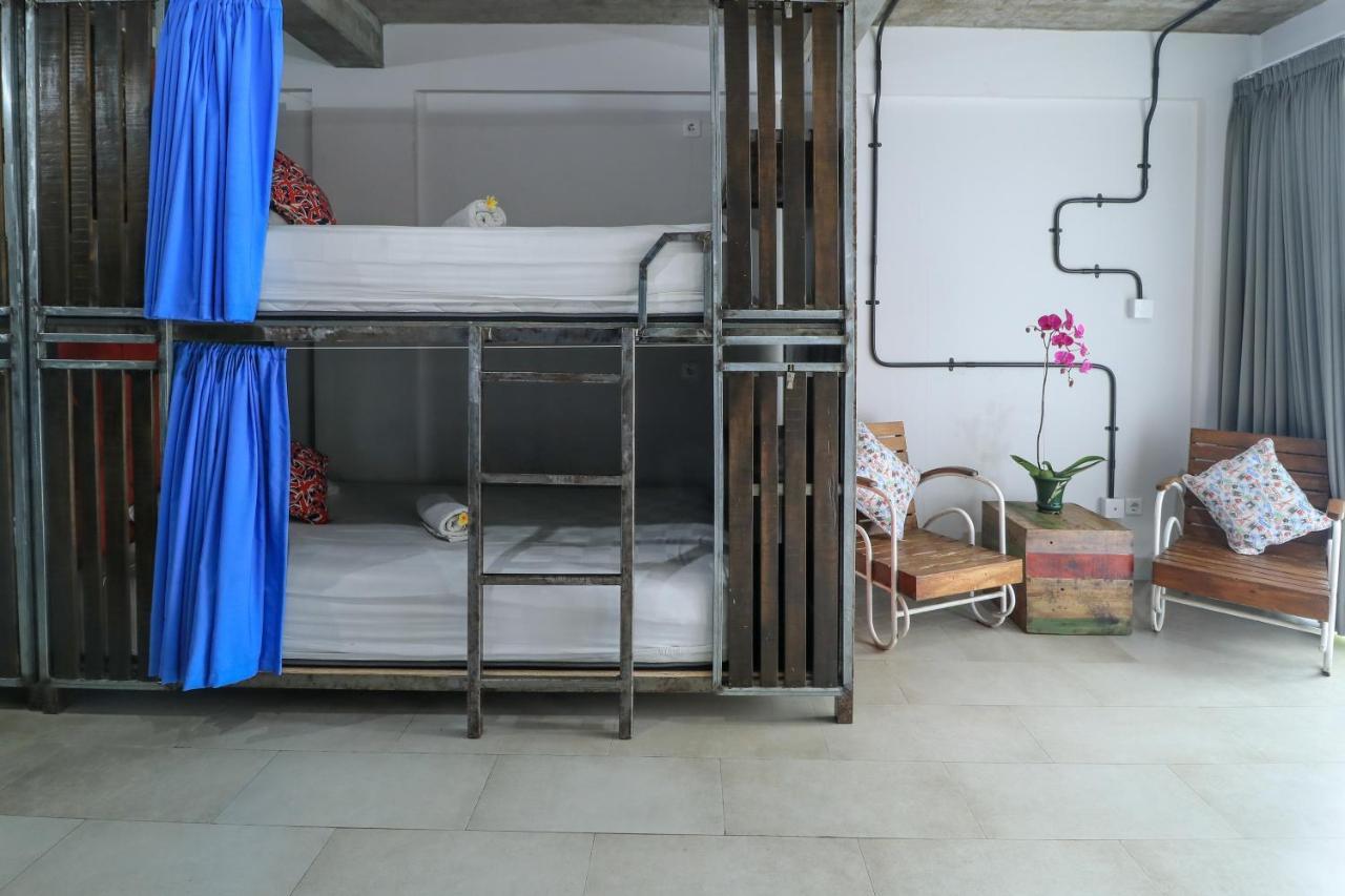 Base Guest House Canggu Buitenkant foto