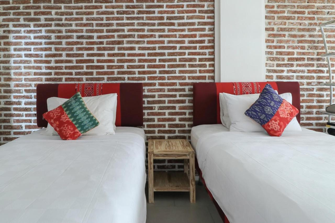 Base Guest House Canggu Buitenkant foto