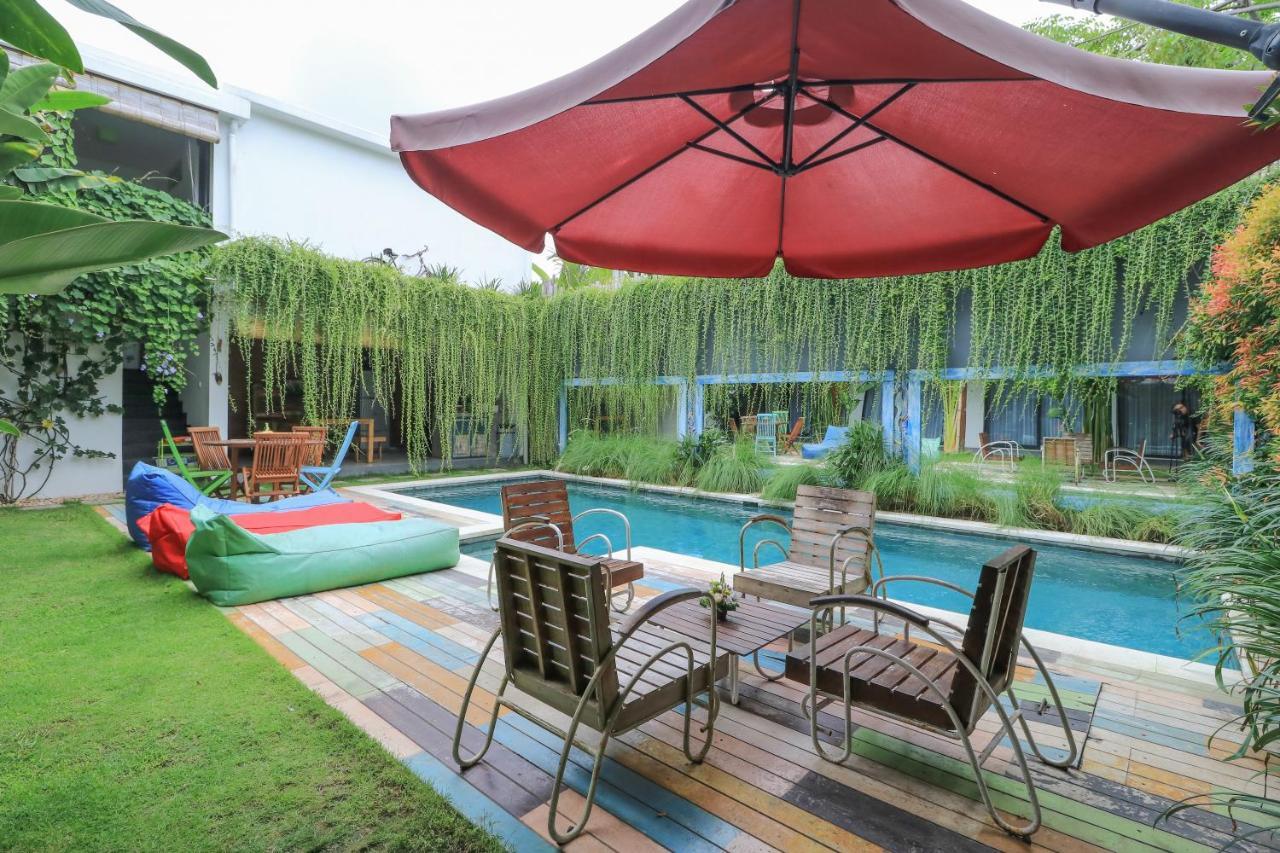 Base Guest House Canggu Buitenkant foto